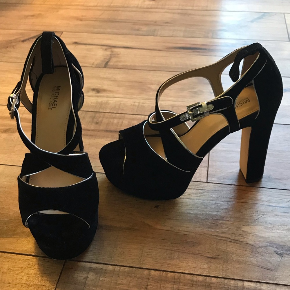 Black velvet Michael Kors Heels!